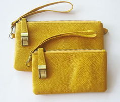 2011年真皮招財(cái)手抓包 廣州市白云區(qū)阿迪雅皮具廠的皮革制座套工藝探析